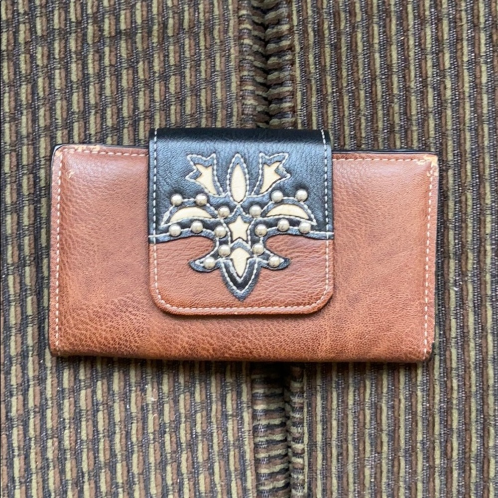 Small wallet that will fit easily into a purse